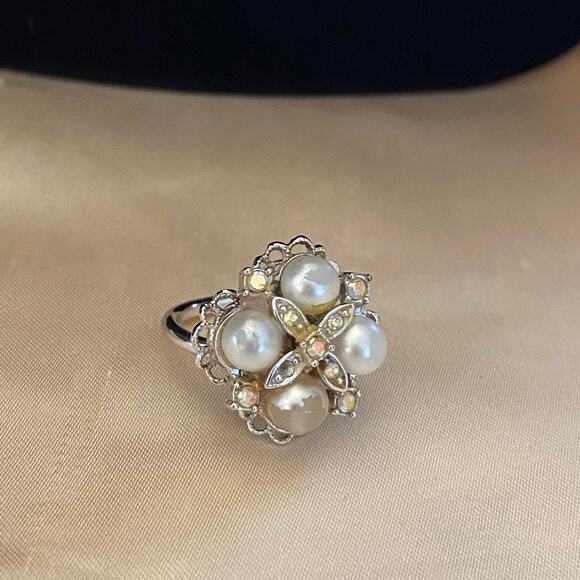 Vintage Sarah Coventry Camelot Pearls and AB Crystals Ring Silver Tone Sz 6 - Picture 1 of 8